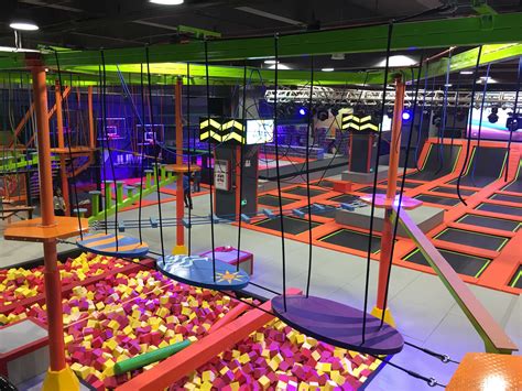 Trampoline Park .